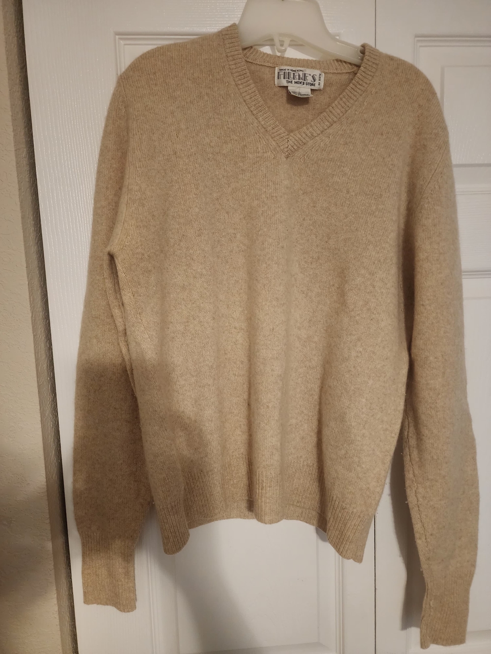 VINTAGE Felines 100 % Cashmere  V-Neck Sweater in Light Tan